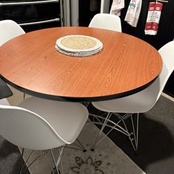 Table With 4 Chairs 