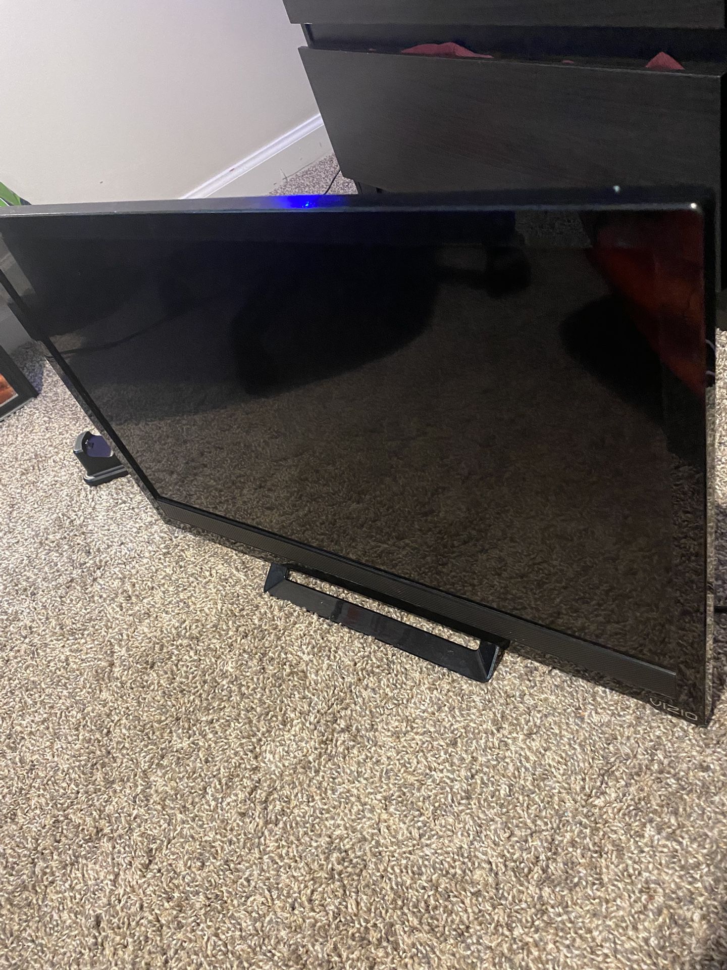 VIZIO E231-B1 23-Inch 720p 60Hz LED TV + HDMI and PC Inputs
