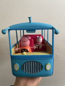 Peppa School bus and Figurine Bundle