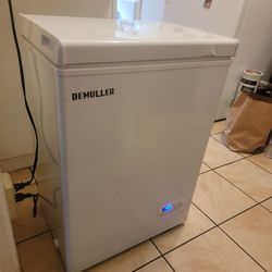 3,5 cu ft Freezer $75
