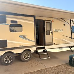 2018 coachmen RV freedom express
