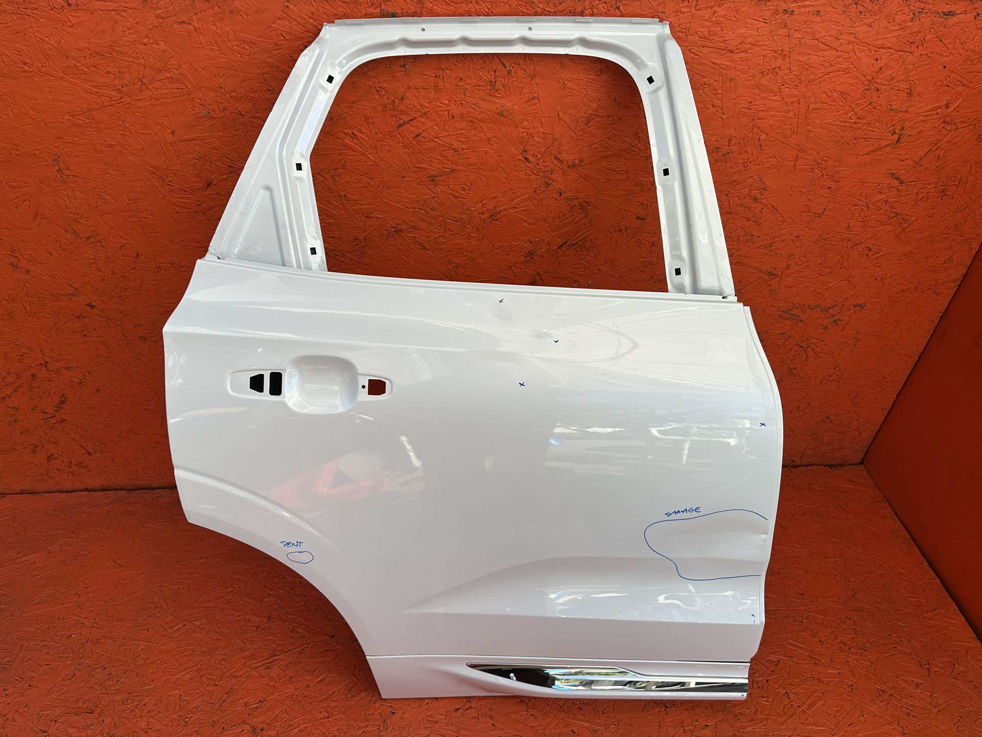 2018 2019 2020 2021 2020 2021 2022 2023 VOLVO XC60 RIGHT PASSENGER REAR DOOR OEM