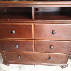 Broyhill solid Wood Dresser $365