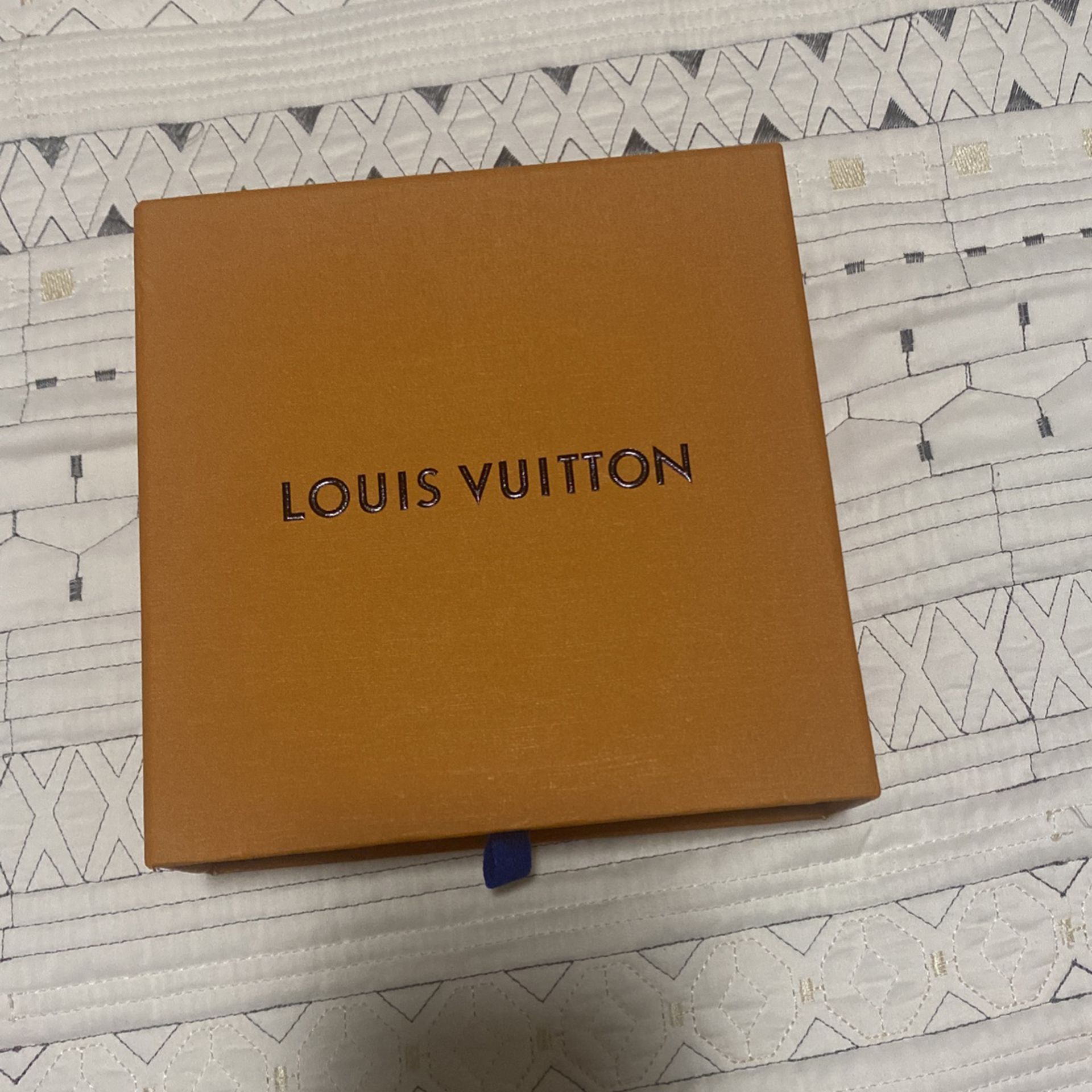 Louis Vuitton for Sale in Chula Vista, CA - OfferUp