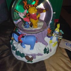 Disney 1997 Winnie the Pooh Season of Song Christmas snow globe.