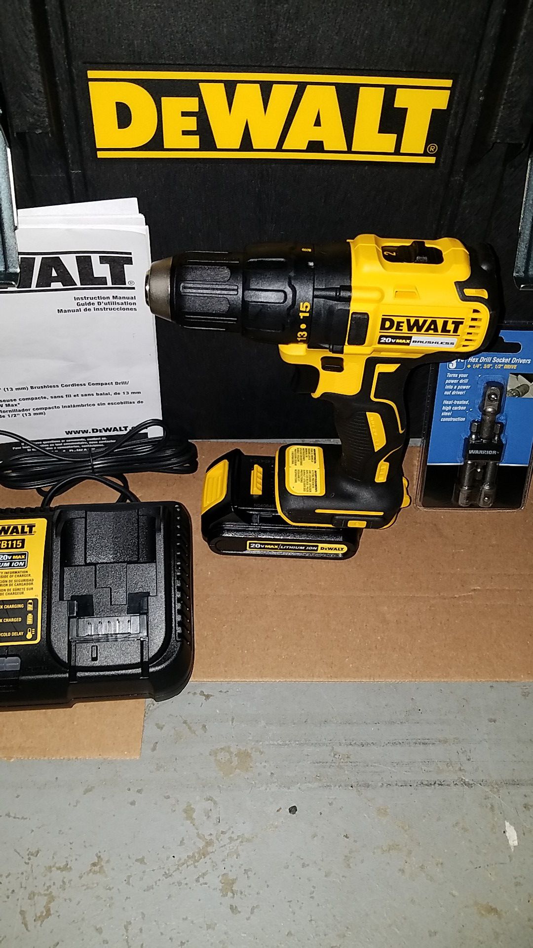 New dewalt 20v MAX Brushless drill/driver with battery and charger