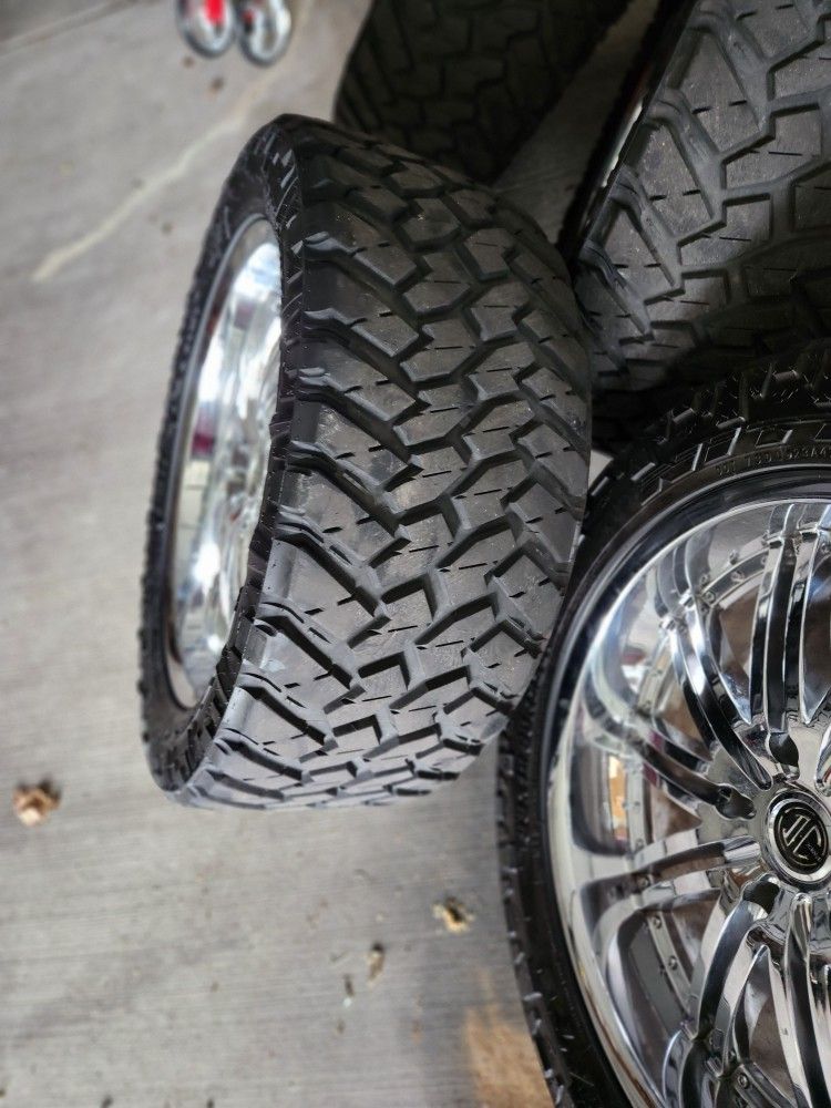 4 Tires And Rims 33x12.5 Rims 22x 9 With Tire Sensors for Sale in
