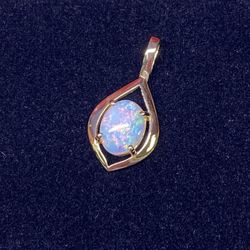 18k Opal Pendant 