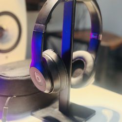 Beats by Dre Solo 4 on-ear headphones  flawless condition barely used