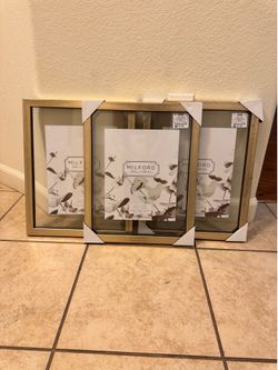 3 Picture Frames