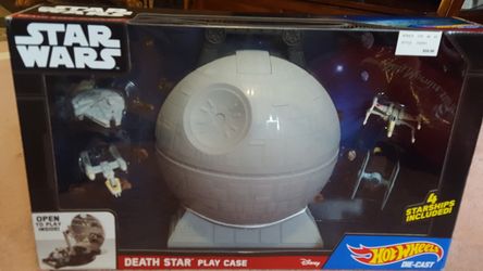 Hot Wheels Star Wars Death Star portable play case with 4 Starships by Hot Wheels
