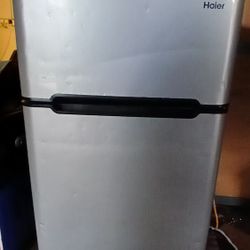 Small Fridge 4sale