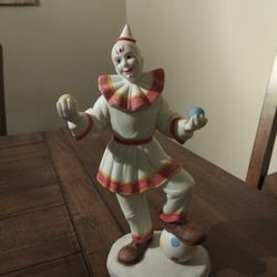 1985 Flambro Ceramic Juggling Clown .  One of six in the Circus World Museum Series from NEAT.