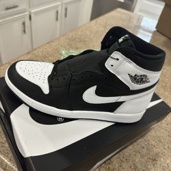 Jordan 1 OG black and white 10.5 - downtown houston
