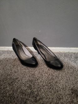 Womens Black Leather Pumps