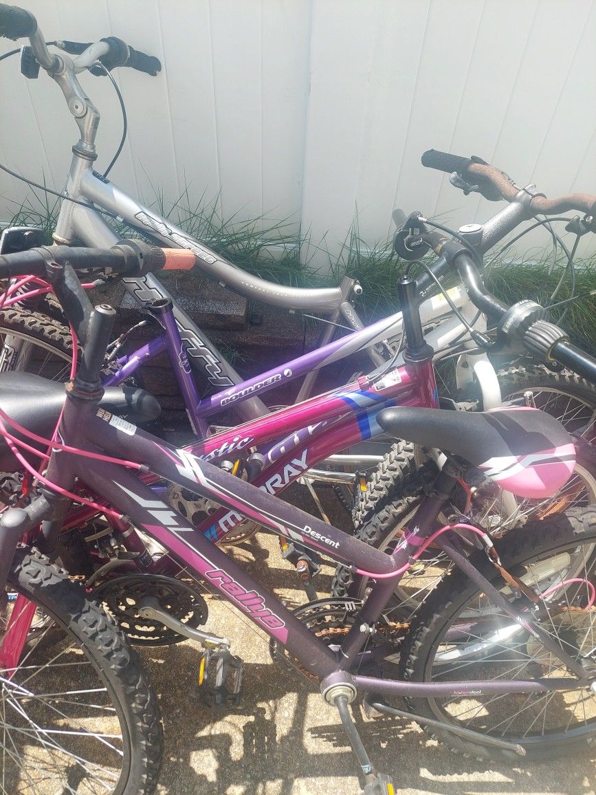 7 COMPLETE BIKES , THAT NEED BASIC MAINTENANCE, TAKE ALL 7 $100