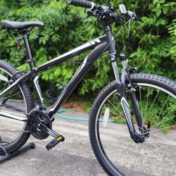 LIKE NEW 26" SPECIALIZED Hardrock Hardtail Mountain Bike

