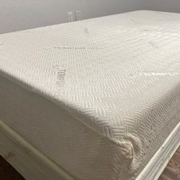 Tempurpedic firm king Size Mattress And Box Springs