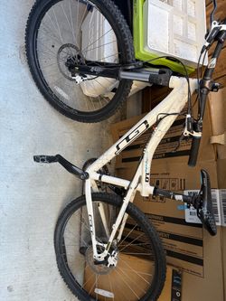 GT hardtail bike