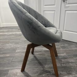 Modern velvet swivel accent chair