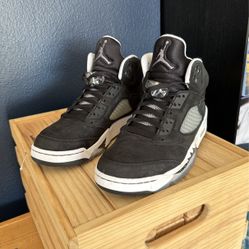 Jordan’s 5 Size 9
