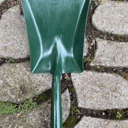 Square point True Temper shovel
