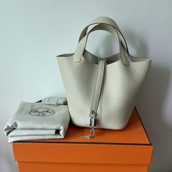 Autnentic Hermes Taurillon Clemence Picotin Lock 18  Beton Handbag