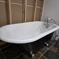 Vintage Cast Iron Clawfoot Tub And Faucet 