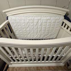 White Baby Crib With Changing Table
