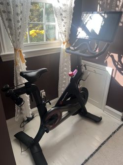 2022 Peloton Bike 2nd Gen, Excellent Condition - Brooklyn