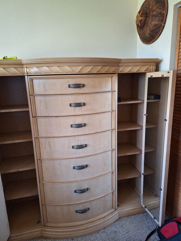 Large Chest With Drawers 