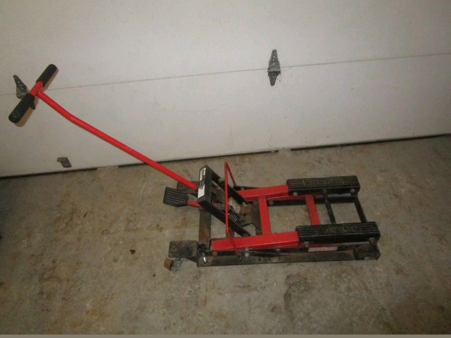 Motorcycle floor Jack Craftsman for Sale in Gardena, CA OfferUp