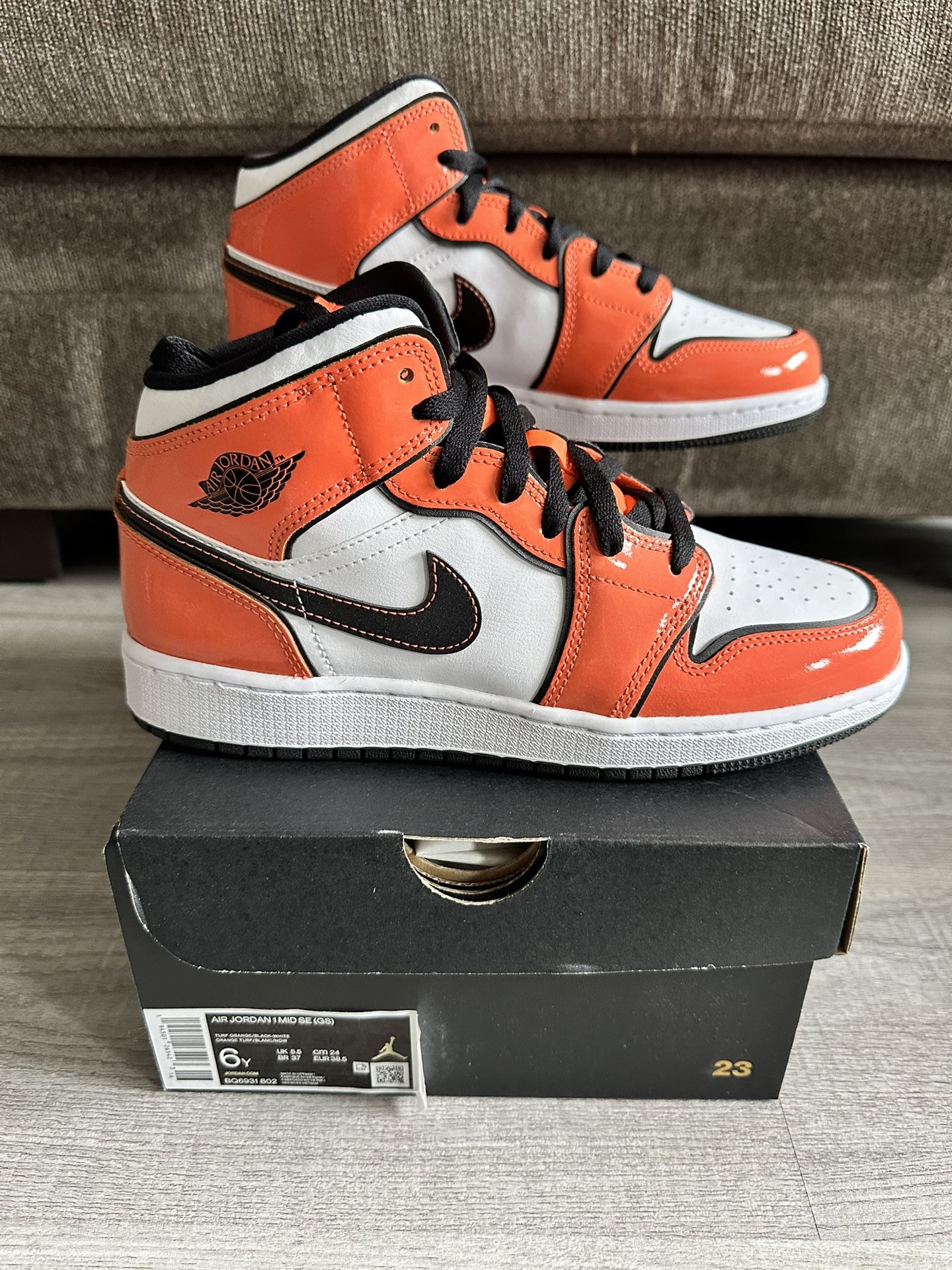Air Jordan 1 Mid SE GS “Turf Orange”
