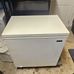Magic Chef 7.0 Cu. Ft. Chest Freezer - Clean & Ready!