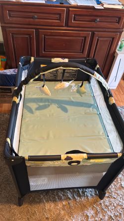 Graco playpen  adjustable high or low
