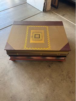 Vintage Faux Book Stack Coffee Table with Storage