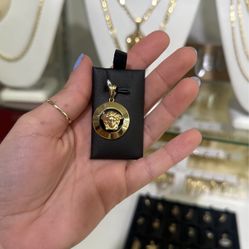 14kt Medusa Charm 