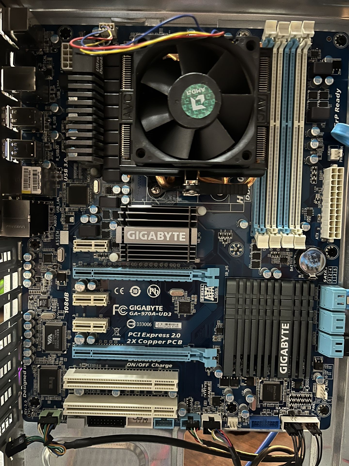 GIGABITE GA-970A-UD3 AMD AM3 Socket