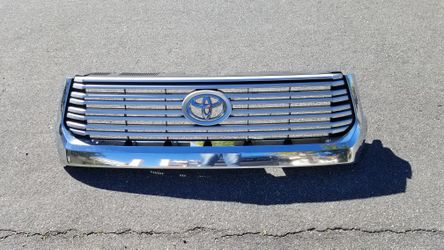 Toyota Tundra Limited Grille w/ Chrome Bezel