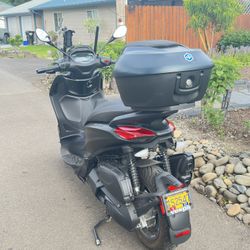 Piaggio BV 400 With Storage Unit 