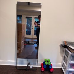 The lululemon Studio Mirror