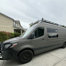 2020 Mercedes Sprinter 2500 Camper Conversion Van motorhome RV $64,000