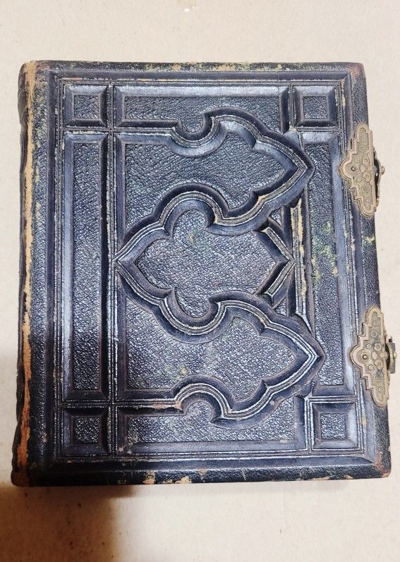 ANTIQUE LEATHER BOUND WITH CLASP PHOTO ALBUM 30 PHOTOS INCLUDED