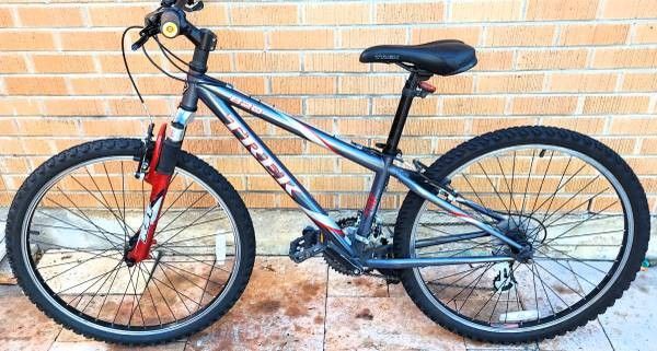 Trek 820 Single Track ST Suspension Mountain Bike
