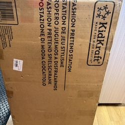 KidKraft Fashion Pretend Station