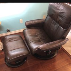 Stressless Leather chair/ Recliner with ottoman