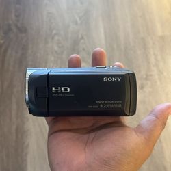 Vintage Sony Handycam HDR-CX405 HD AVCHD Camcorder