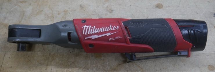 Milwaukee 2557-20 M12 12V FUEL Ratchet W 2.0AH BATTERY. USED.TESTED . IN A GOOD WORKING ORDER.