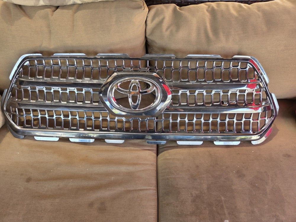 2016-2018 toyota tacoma chrome Grill