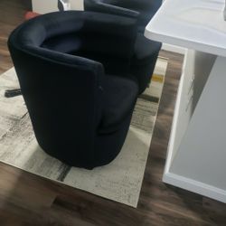 2 Matching Chairs